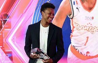 Fenerbahçe Kadın Basketbol Takımı, Yvonne Anderson’u...