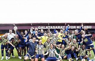 Fenerbahçe Kadın Futbol Takımı 13 oyuncu ile sözleşme...