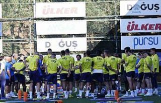 Fenerbahçe, yeni sezon hazırlıklarını sürdürüyor