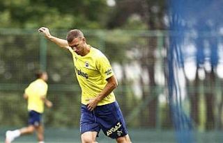 Fenerbahçe’de yeni transfer Edin Dzeko, ilk antrenmanına...