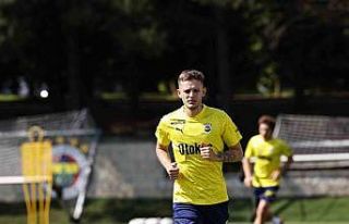Fenerbahçe’de yeni transfer Sebastian Szymanski,...