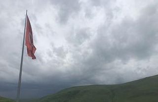 Festivalde Ata’nın silüetine bulut engeli