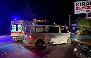 Fethiye’de minibüs İle kamyonet çarpıştı:...