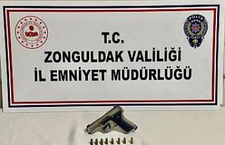 Firari şahıs ruhsatsız tabancasıyla yakalandı