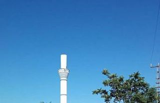 Fırtına cami minaresini yıktı