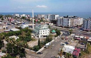 Fırtına minareyi araçların üzerine devirdi: 2...