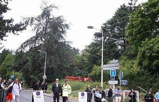 Fransa’da polis kurşunuyla ölen genç defnedildi