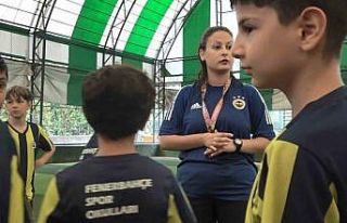 Futbol oynayamazsın dediler, antrenör oldu