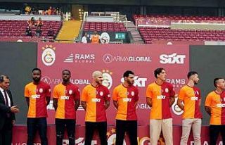 Galatasaray, yeni transferlerine taraftara açık...