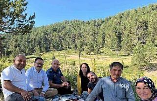 Gediz Kaymakamı Hakan Alkan vatandaşların sofrasına...