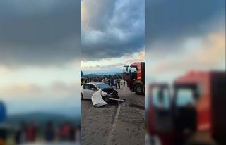 Gediz’de 2 araç çarpıştı, 6 yaralı