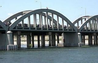 Gelin Köprüsü’nde intihar girişimi