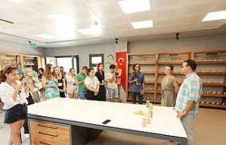 Genç gazeteciler Efes’te ustalarla buluştu