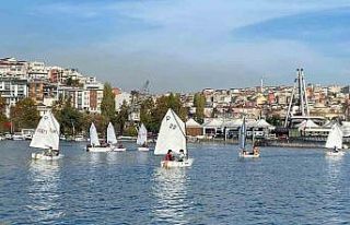 Gençler profesyonel yelkenciliğe ilk adımı Haliç’te...