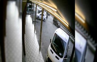 Geri manevra yaparken kadını ezdi, o anlar kameraya...