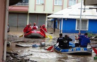 Giresun’un Piraziz ilçesinde Abdal Deresi taştı,...