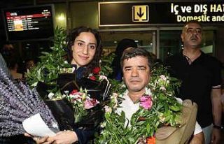 Gizem’e coşkulu karşılama