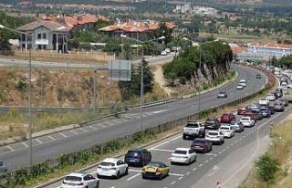 Gökova-Yatağan karayolunda tatilcilerin araç yoğunluğu...