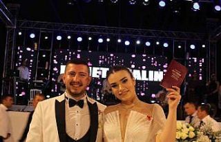 Gönen’de muhteşem düğün