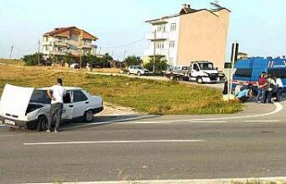 Hafif ticari araç ile otomobil çarpıştı: 4 yaralı