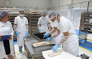 Halk Ekmek bir yılda 9 milyon ekmeği Antalyalılar...