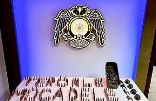 Hatay’da DEAŞ’lı 2 şüpheli el bombaları ile...