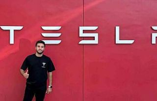 Hayalleri gerçek oldu, Tesla’da işe girdi