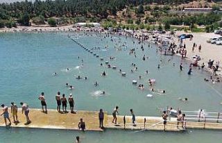 Hazar Gölü’ndeki plajlar Ege ve Akdeniz’i aratmıyor