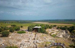 ’Hektor’ ve ’Helen’, yerli ve yabancı turistleri...