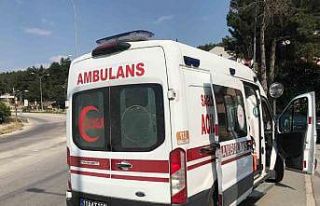 Hem ehliyeti yok hem de plakasız motosikletiyle kaza...