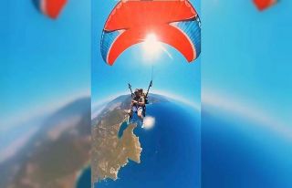 Hem uçtu, hem klarnet çaldı