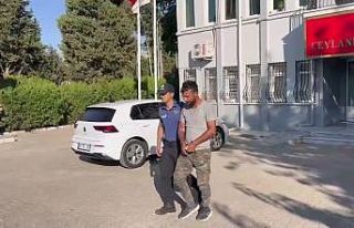 Hırsızlıktan aranan 2 kişi bayram uygulamasında...