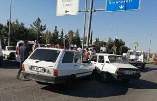 İki otomobilin çarpıştığı kazada 5 kişi yaralandı