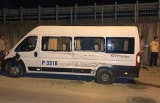 İki servis minibüsü çarpıştı: 1 yaralı
