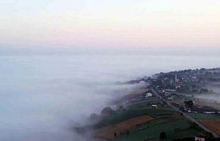 İlçe sis altında kaldı, ortaya görsel şölen...