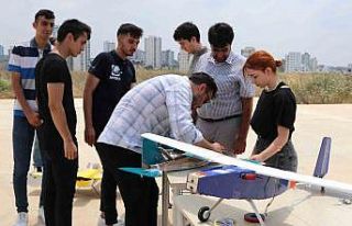 İnsansız hava araçları yapıp, okul pistinde deniyorlar