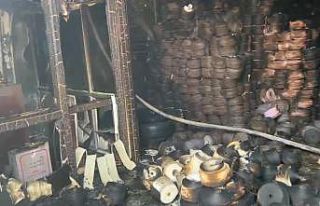 İplik deposunda çıkan yangın büyümeden söndürüldü