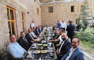 Irak kafilesi Çukurca’yı gezdi