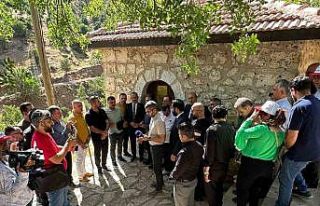 Irak’tan gelen turizm kafilesi Şemdinli’yi gezdi