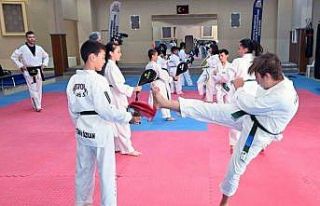 Isparta Belediyesi yaz spor kursuları yoğun ilgi...