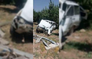 Isparta’da kontrolden çıkan otomobil elektrik...