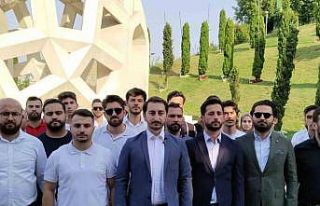 İstanbul AK Gençlik’ten 15 Temmuz Şehitlerini...