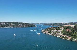 İstanbul Boğazında yelkenli şöleni