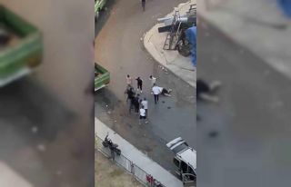 İstanbul’da dehşet anları kamerada: Sopayla başına...