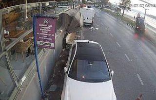 İstanbul’da dehşet anları kamerada: Taklalar...