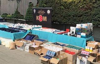 İstanbul’da ele geçirilen sahte ilaçların sergisi...