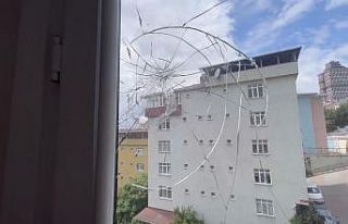 İstanbul’da maganda kurşunu: Salonda oturan aile...