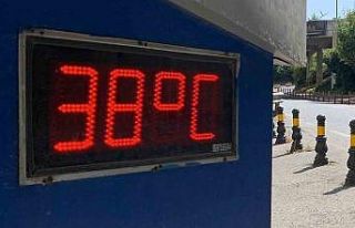 İstanbullular sıcak havada Boğaz’ın sularında...