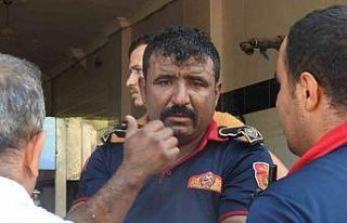 İtfaiye eri canını hiçe sayarak dumanların arasına...