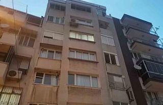 İzmir’de anne ile oğlu evlerinde ölü bulundu